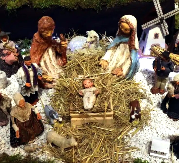 Démontage de la crèche de la crypte